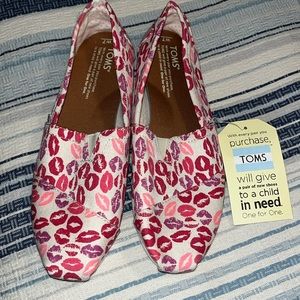 Lips kisses Toms size 7